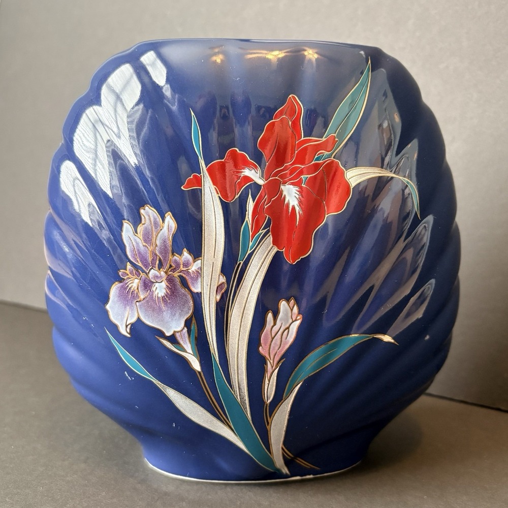 Vintage Japan Fine China Shell Clam Scallop Vase Blue w/ Iris Flowers Gold‎ Trim